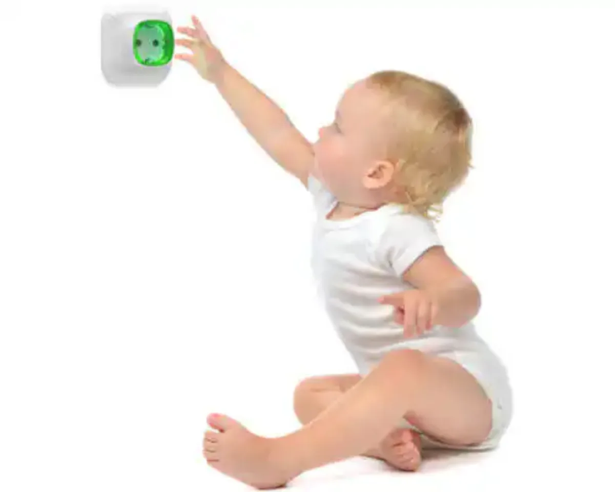 bebe prise connectee ajax concept securite